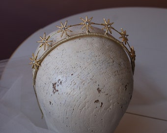 Golden Star Tiara - Tocado de boda de oro - Accesorio de cabello de corona nupcial - Accesorio de cabello de novia celestial