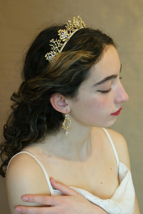 Handmade Gold Floral Bridal Tiara, Crystal Flower Wedding  display picture 3