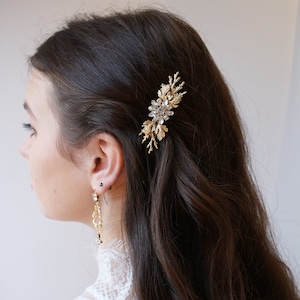 Gold Bridal Hair Comb - Gold Wedding Hair Accessory - Gold Headpiece, Wedding Hair comb - Gold comb with flowers and leaves