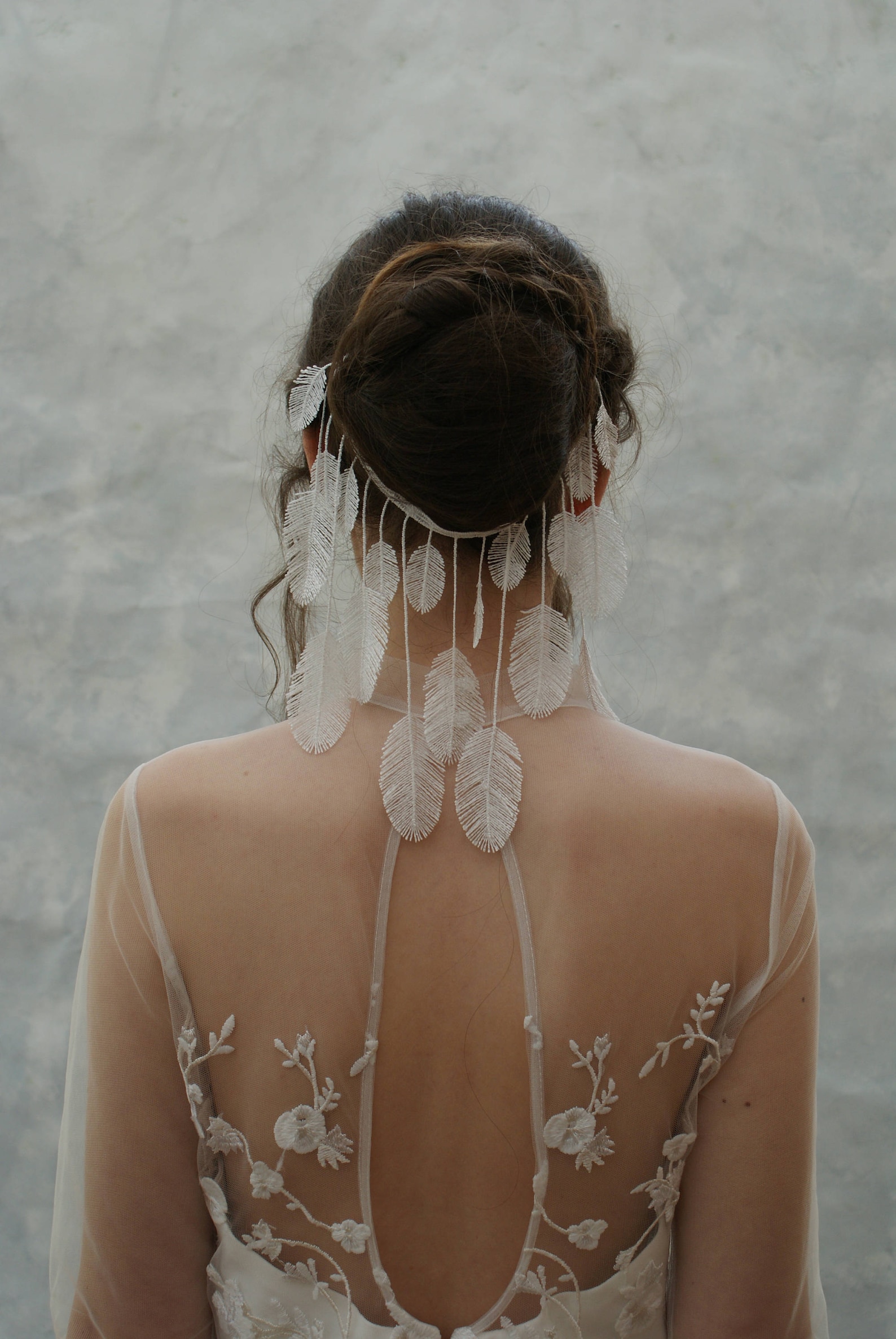 bridal headpiece with feathers