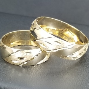 Set of 2 Wedding Bands in 14k Gold