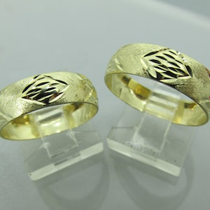 Set of 2 Wedding Bands in 14k Gold