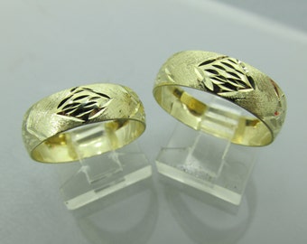 Set of 2 Wedding Bands in 14k Gold