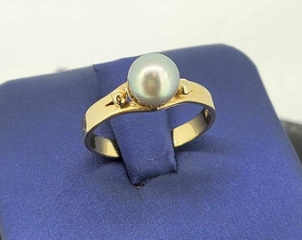14K Gold Lustrous Pearl Solitaire Ring