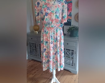 Sukienka z bawełny w kwiaty w stylu vintage