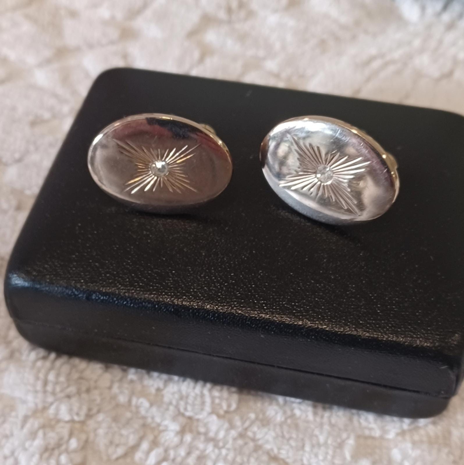 Boutons De Manchette (cufflinks) Signés Foster USA En Argenté Motif Sunburst - Occasion