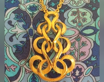 Collana con ciondolo vintage Trifari color oro