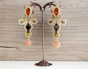 Stud soutache earring.