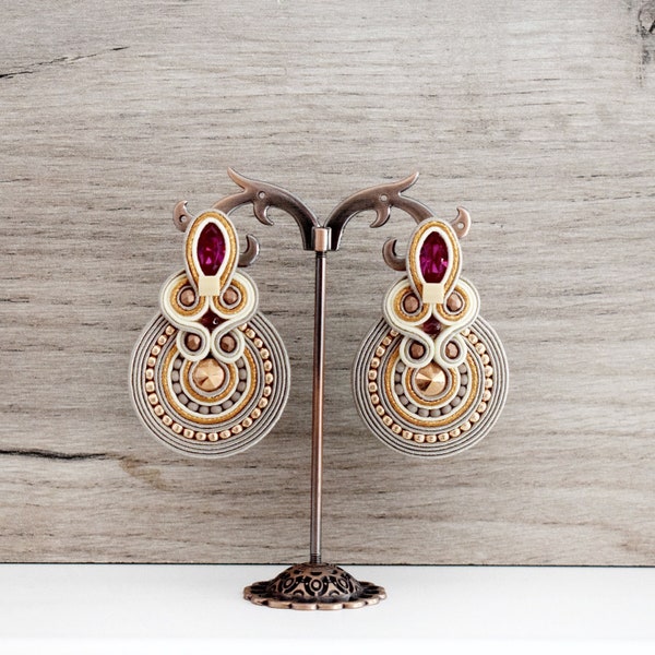 Boucles d'oreilles bohèmes soutache avec beaux cristaux swarovski