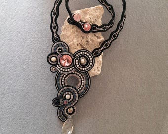 Joyería de soutache. Collar de soutache.