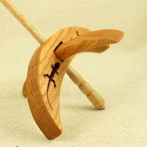 Cut-out Lizard Turkish Drop Spindle