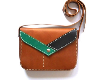 BROWN LEATHER PURSE / Leather bag / pouch / corssbody bag / satchel / saddle bag