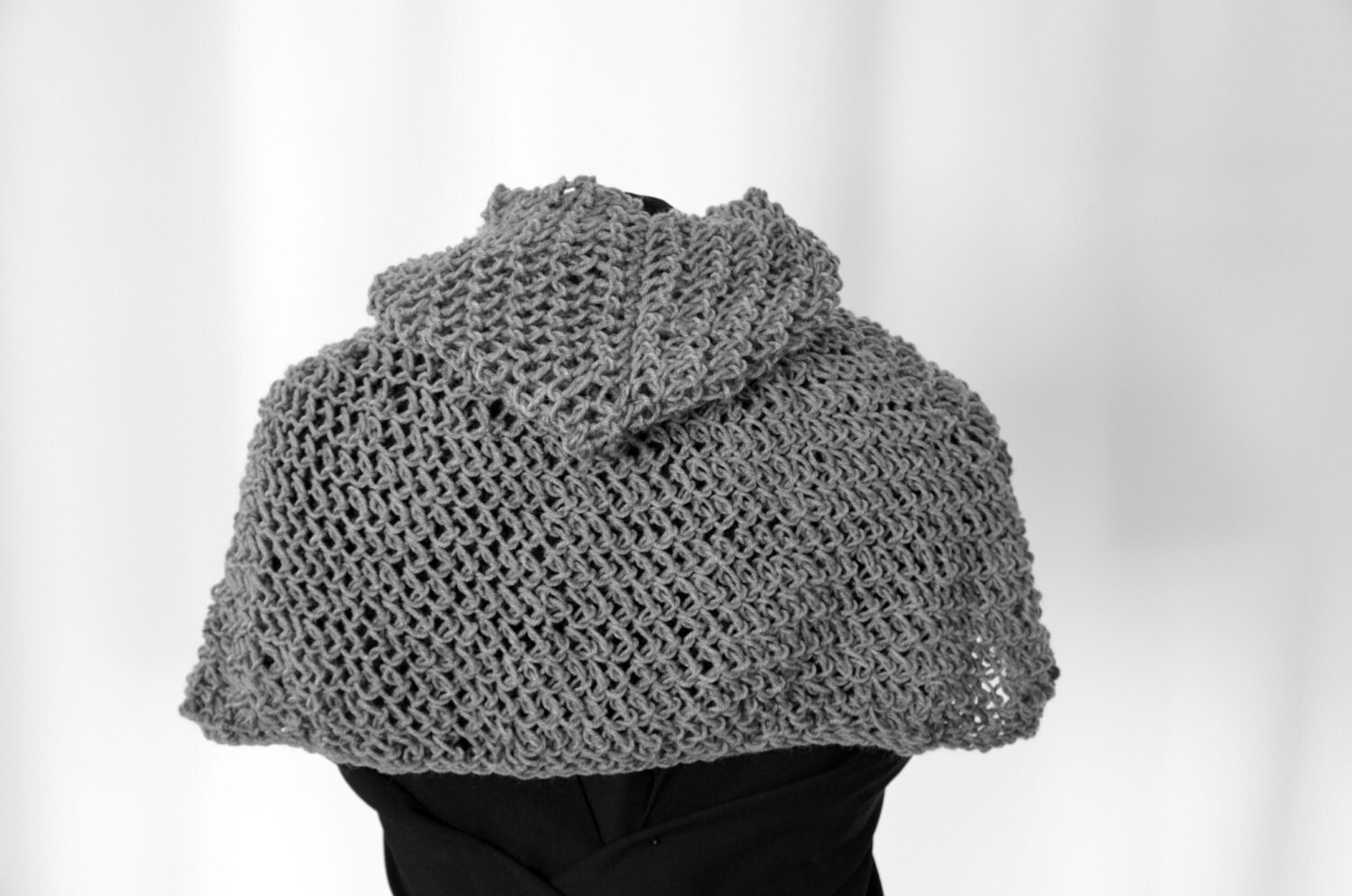 フェイクチェーンメイルのコイフとカラー、手編みのメイルフードと