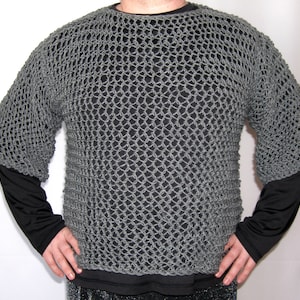 Faux Ketten Mail Shirt, mit kurzen Ärmeln, 2 Ausschnitt Optionen und 5 Farbwahlen für LARP, SCA Events und Mittelalter Kostüme