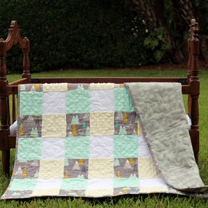 Sale - Woodland Baby Decke, woodsy Jungen Quilt, graue Berge Baby Decke, grüner creme Minky, Flanell Babydecke, Erbstück Geschenk für Jungen