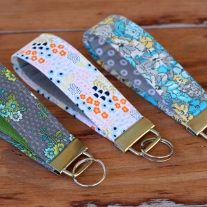 Floral Key fob, Wristlet Key Fob, gray floral fabric wristlet, white id holder keychain, gift for mom, gift under 10, key chains, keyfob image 1