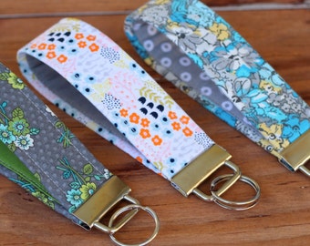 Floral Key fob, Wristlet Key Fob, gray floral fabric wristlet, white id holder keychain, gift for mom, gift under 10, key chains, keyfob