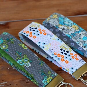 Floral Key fob, Wristlet Key Fob, gray floral fabric wristlet, white id holder keychain, gift for mom, gift under 10, key chains, keyfob image 3