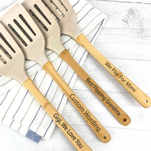 One Personalized Kitchen Spatula, Kitchen tool, Turner, Best Flipping, Dad, Mom, Engraved Gift, Mothers Fathers Day, Silicone