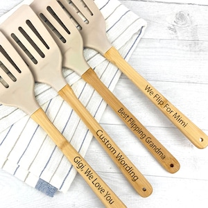 One Personalized Kitchen Spatula, Kitchen tool, Turner, Best Flipping, Dad, Mom, Engraved Gift, Mothers Fathers Day, Silicone