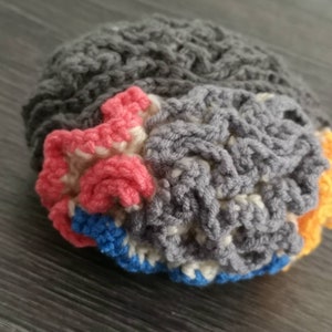 Anatomical Crocheted Brain, crocheted brain, brain pattern, crocheted science models, science crochet image 4