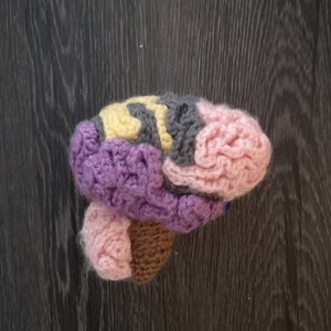 Anatomical Crocheted Brain, crocheted brain, brain pattern, crocheted science models, science crochet image 3