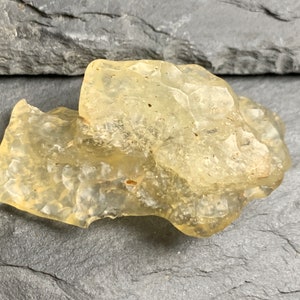 Libyan Desert Glass: Untreated Tektite Crystal (7.37g)