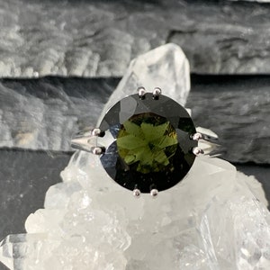 Moldavite ring - Czech Moldavite Ring- Witchy Moldavite Ring - Statement Ring - Vibrate Higher Crystals