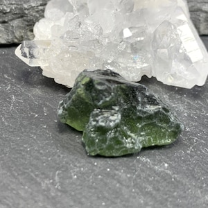 MOLDAVITE - 2.84 gr - Raw Moldavite Crystal, Genuine Moldavite Tektite, Czech Powerful Moldavite