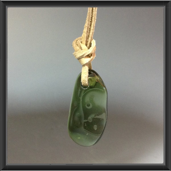 Moldavite pendant (unisex) on the leather