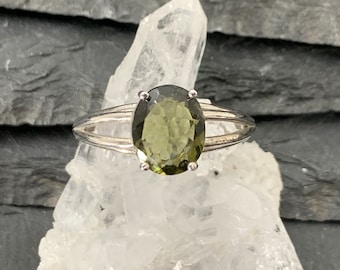 Faceted Moldavite ring oval US size + certificate of authenticity