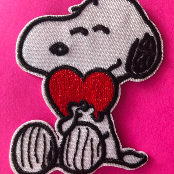 SNOOPY HEART PATCH - Beagle Dog Doggie Love Peanuts Charles M. Schulz Bill Melendez Cam Clarke Terry McGurrin Cartoon Retro Valentine's Day