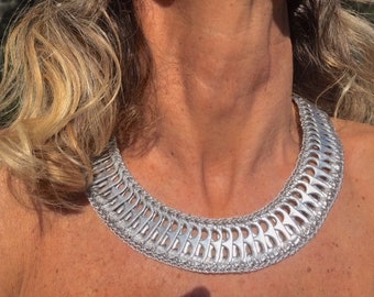 Necklace made in recycle tabs of can