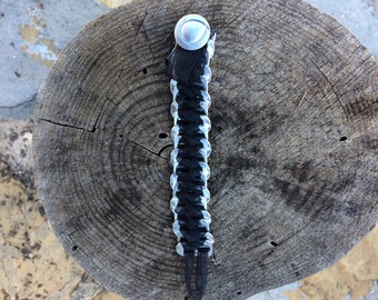 Bracelet réalisé en capsules de canettes recyclées