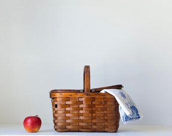 Small Vintage Picnic Basket Lunch Box