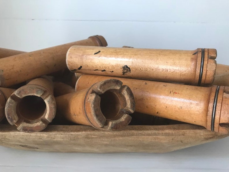 Wooden Spools Vintage Wood Bobbins Set of 2 Bild 5