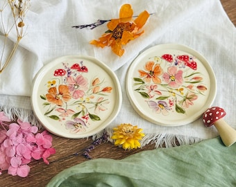 Plato decorativo floral pintado a mano – Plato para anillos de cerámica, plato con forma de seta, cerámica artesanal, estilo cottagecore