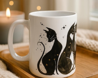 Taza de café con gato negro – Arte felino en acuarela, regalo de Halloween con temática de brujas
