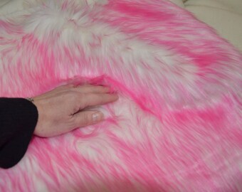 Tissu fausse fourrure à poils longs rose sur fond blanc qualité de luxe fourniture créative différentes tailles par 10cm x 150cm