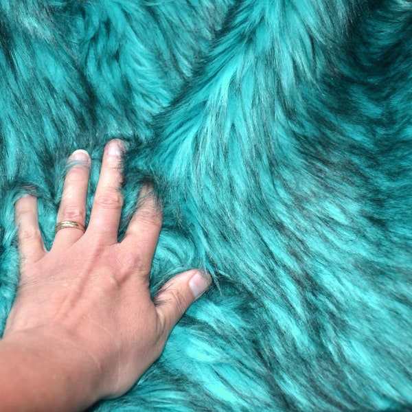 Tissu fausse fourrure à poils longs alaska turquoise à pointes noires qualité de luxe fourniture créative différentes tailles par 10cmx150cm