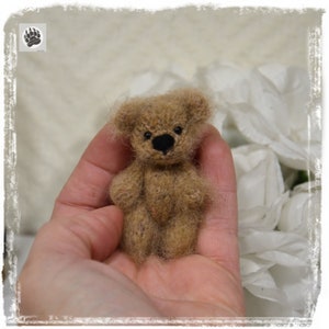 Small ours en tricot miniature de collection 5cm 1.9 ours d'artiste fait main OOAK peluche sculpture laine mohair image 3
