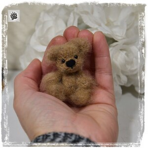 Small ours en tricot miniature de collection 5cm 1.9 ours d'artiste fait main OOAK peluche sculpture laine mohair image 2