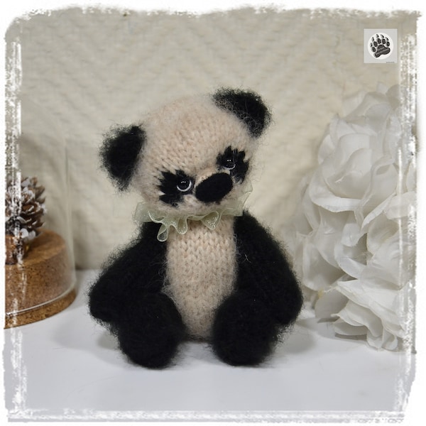 Bao panda en tricot miniature de collection 12cm (4.7") ours d'artiste fait main OOAK peluche sculpture laine alpaga