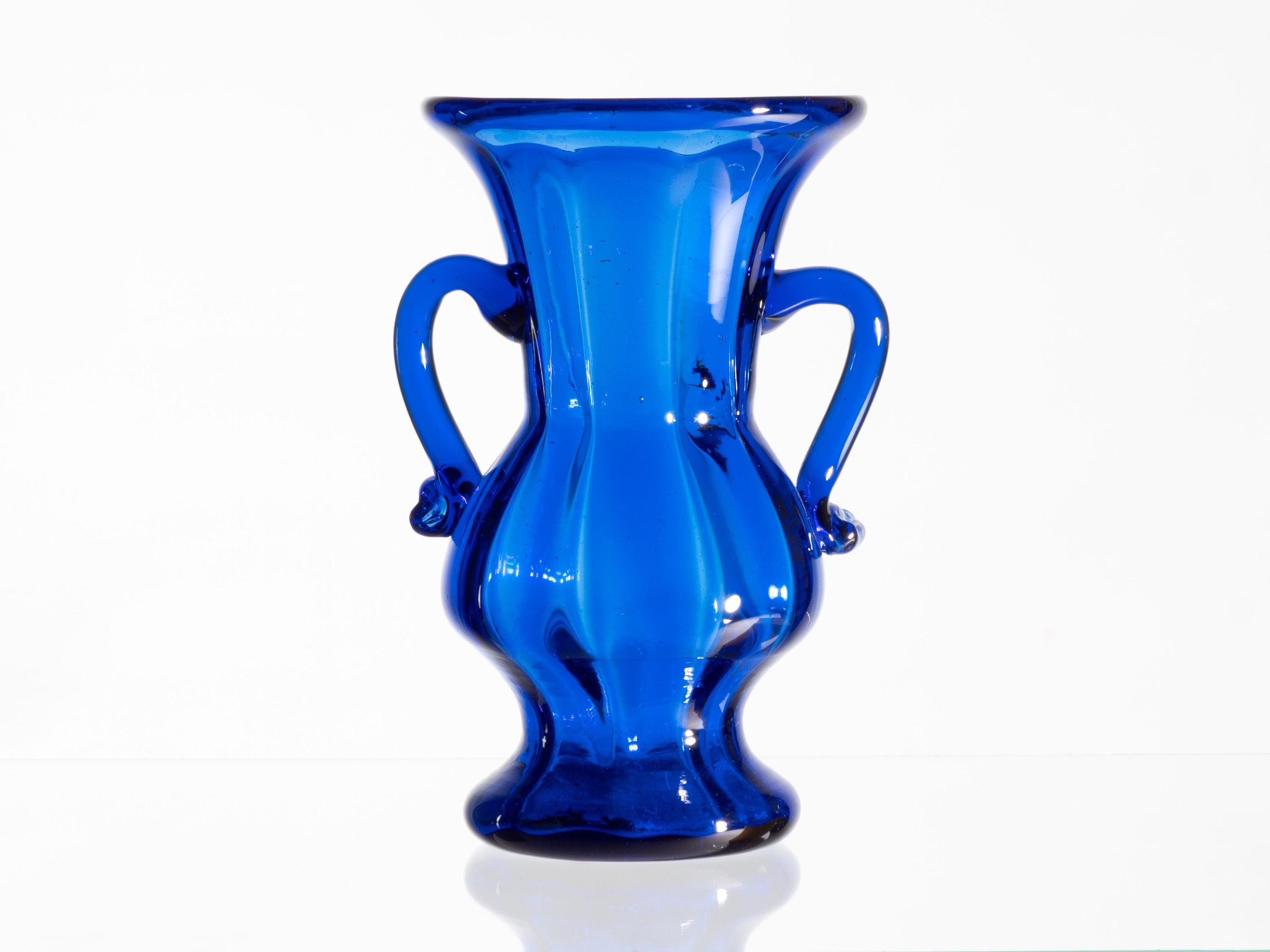 15cmの青い手吹きガラスの花瓶、ヴィドリアス・ゴルディオラ作