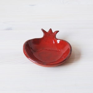 Cuenco de cerámica, cuenco pequeño, cuenco de granada, granada roja, plato para servir, soporte para anillos, plato de baratijas, regalos judíos, regalo de Rosh Hashaná. imagen 1