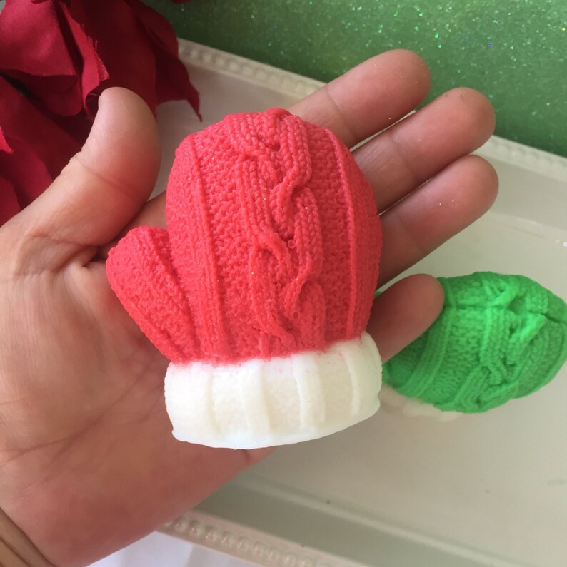 Christmas Mitten Soap Winter Soap Holiday Soap Christmas Gift Soap Stocking Stuffer Sweater Weather Gift for kids, teen, friend imagem 4