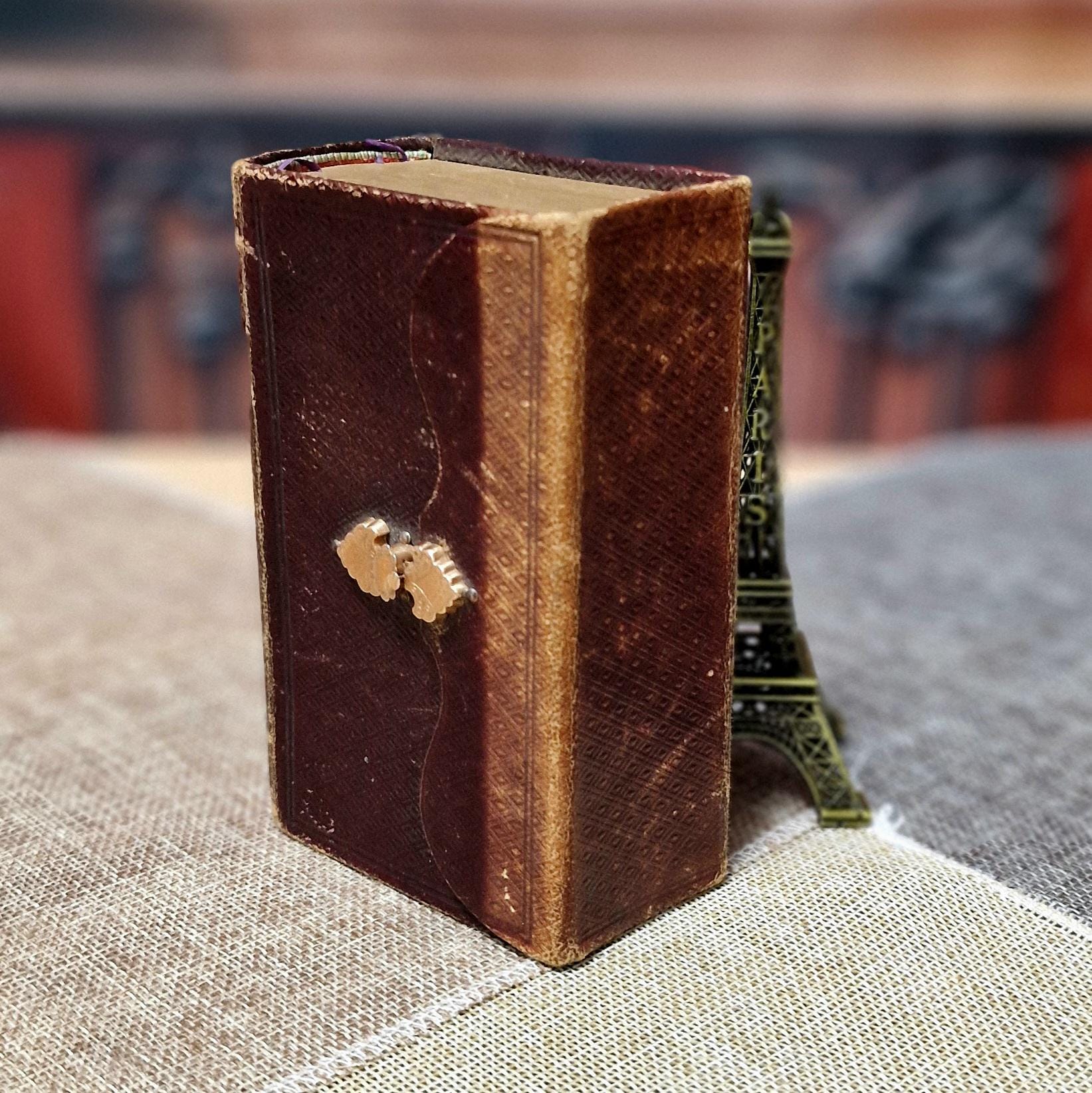 古い革装丁の洋書【5set】 古書　アンティーク ゴールド装飾　インテリア 2223cf03d96b9d7d1c05c797d220b4