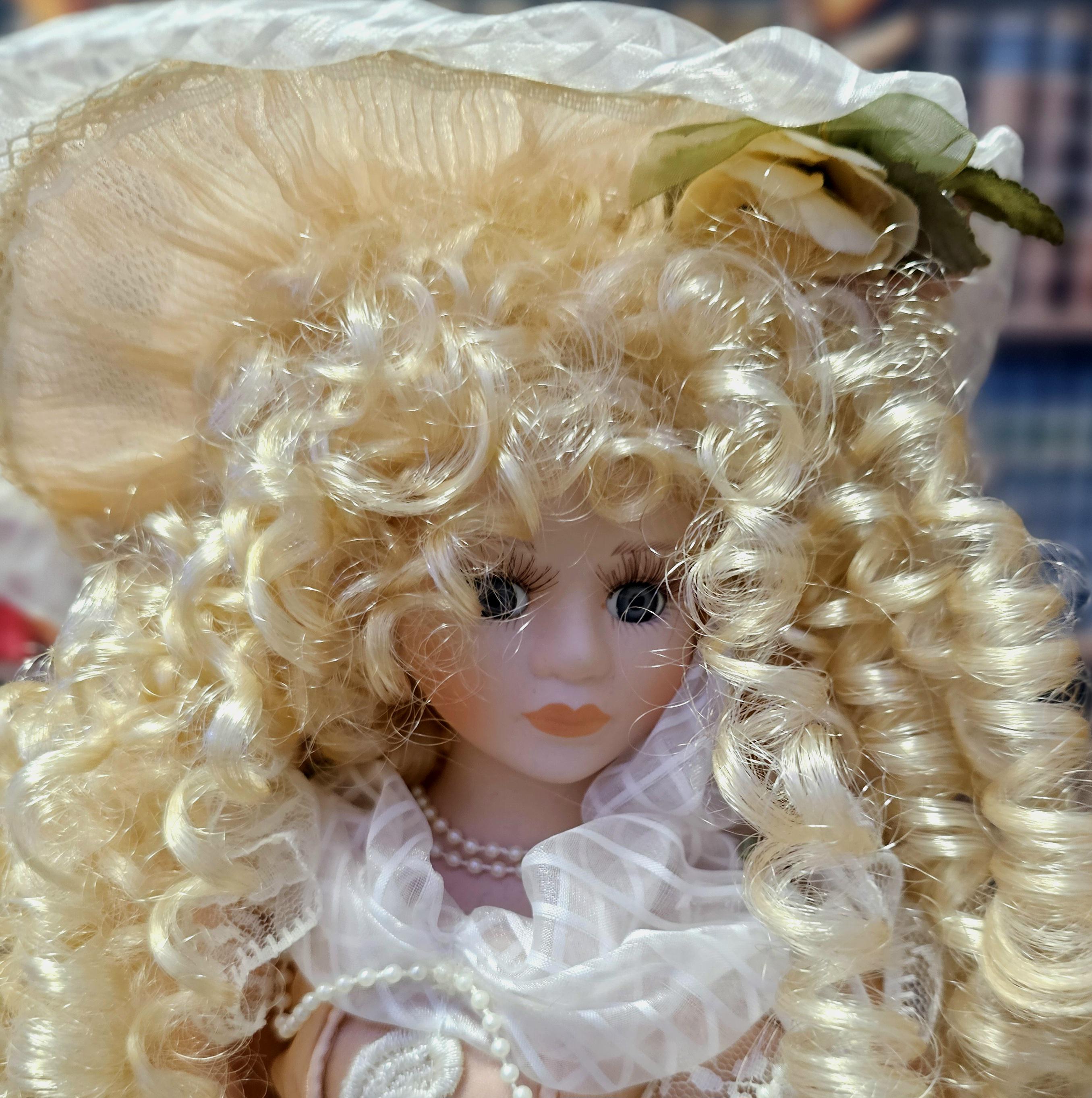 * antique doll ୨୧ * Parisの老舗の パン屋さん antique doll ୨୧ * Parisの老舗の パン屋さん 陶器製