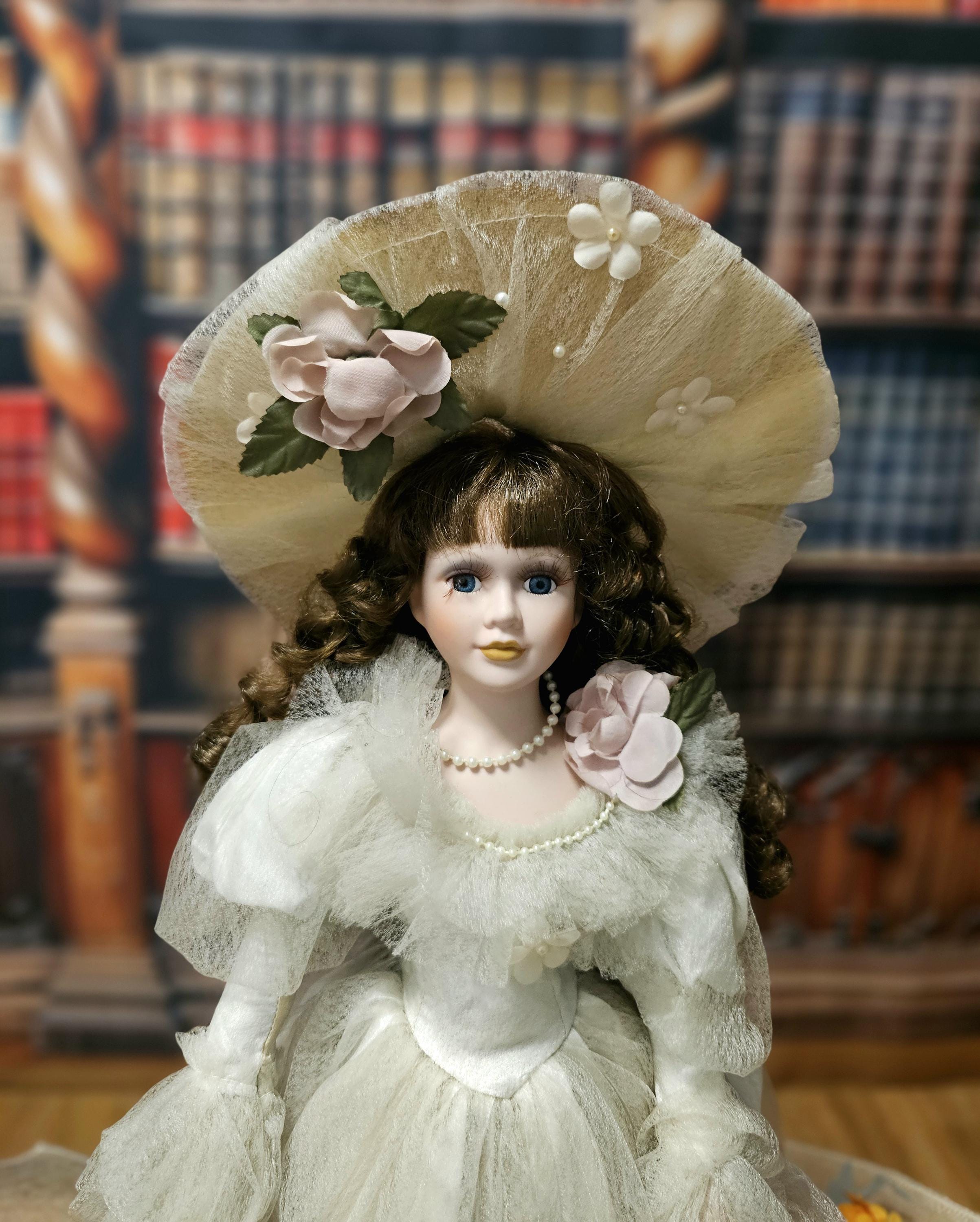 * antique doll ୨୧ .·*° .·*° アンティーク ペグドール Large Vintage French Porcelain Doll, Victorian Figurine in White