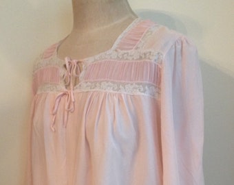 Vintage Pink Bed Jacket Lingerie with Lace/ 1940s Bed Jacket